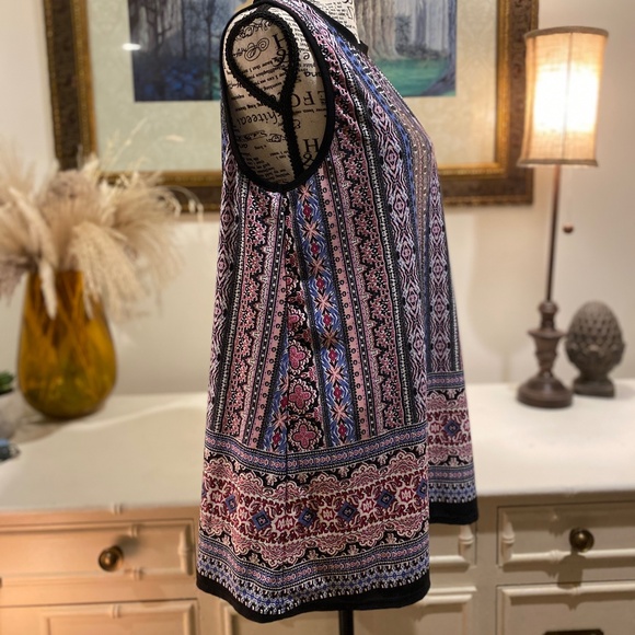 **CLEARANCE** AB Studio Tank Blouse Size Medium Blue Pink White Black - Picture 5 of 8